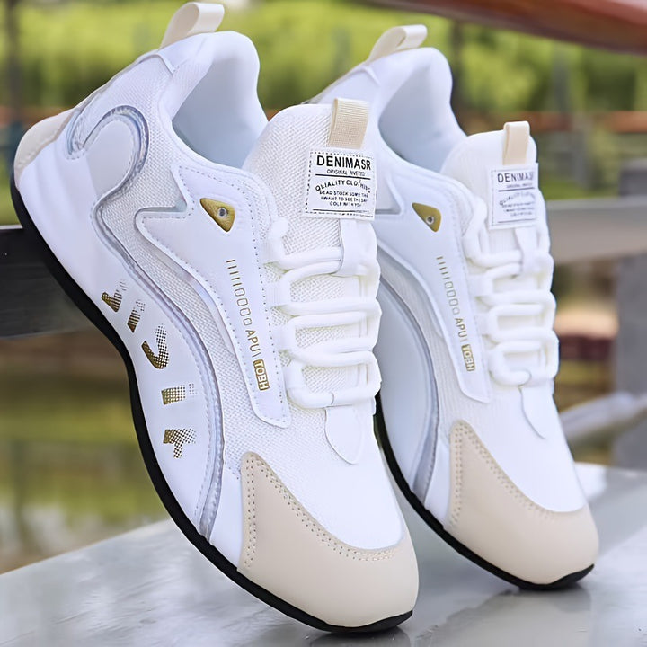 Weisser Dad Sneaker mit goldenen Akzenten