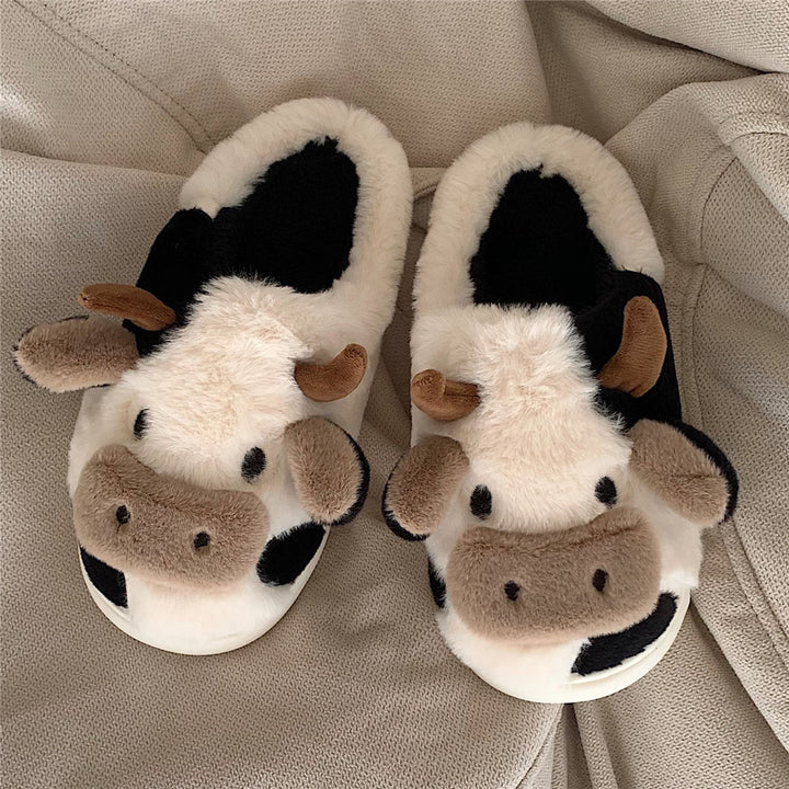 Flauschige Hausschuhe mit lustigem Kuhgesicht