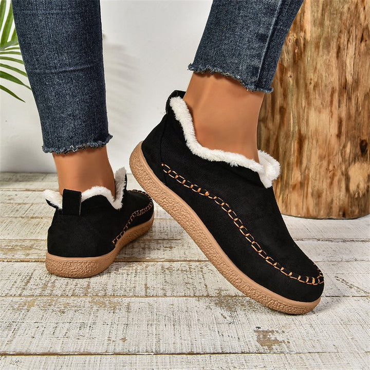 Flache Damen Stiefeletten mit V-Schnitt