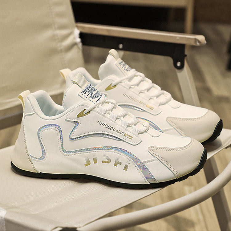 Weisser Dad Sneaker mit goldenen Akzenten