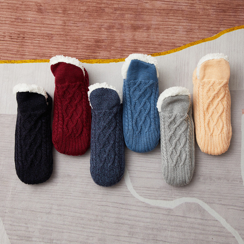 Gestrickte Hüttensocken mit Sherpa-Futter und Noppen