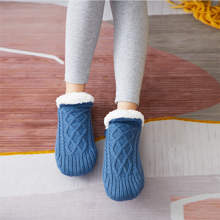 Gestrickte Hüttensocken mit Sherpa-Futter und Noppen