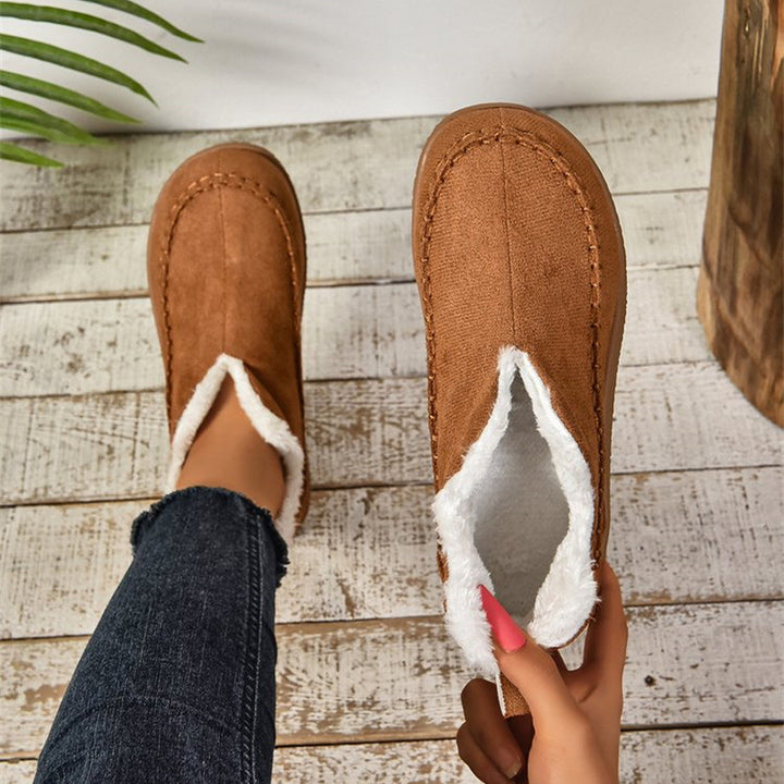 Flache Damen Stiefeletten mit V-Schnitt