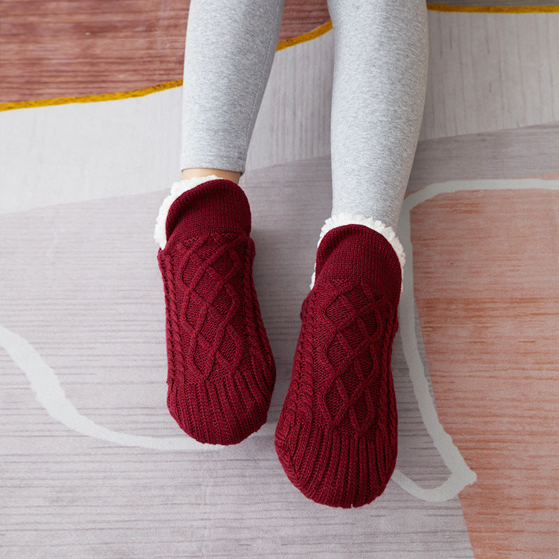 Gestrickte Hüttensocken mit Sherpa-Futter und Noppen