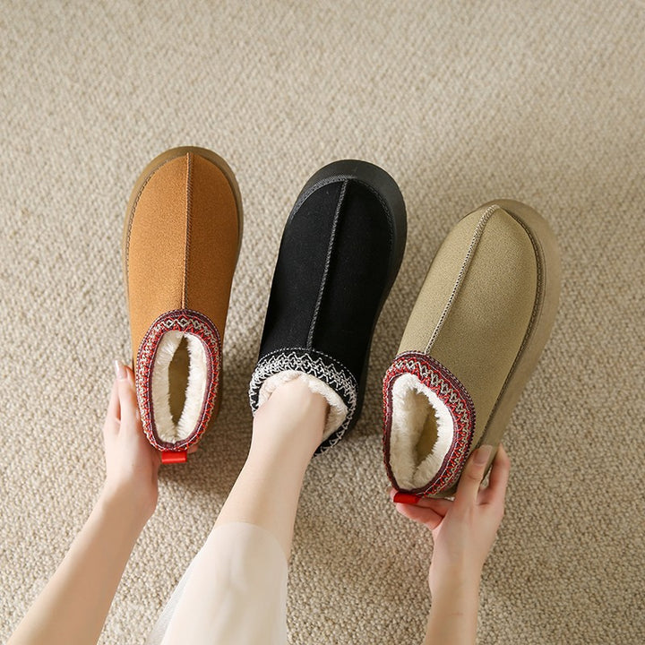 Plateau-Stiefeletten aus Wildleder mit besticktem Kragen